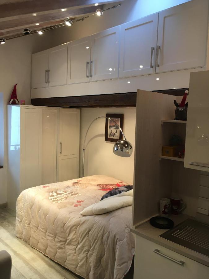 Appartamento In Casa D'Epoca Aosta Eksteriør billede